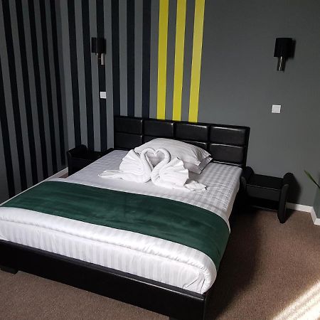 Resita Residence Sauna Apartment Екстер'єр фото