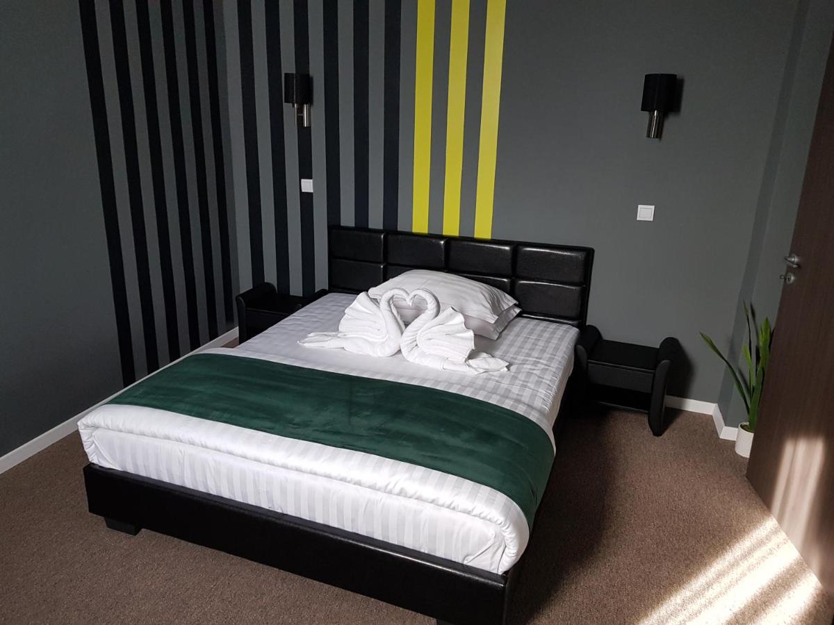 Resita Residence Sauna Apartment Екстер'єр фото
