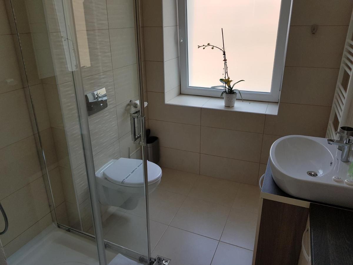 Resita Residence Sauna Apartment Екстер'єр фото
