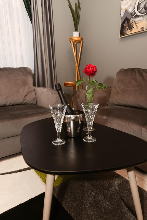 Resita Residence Sauna Apartment Екстер'єр фото