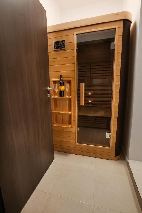 Resita Residence Sauna Apartment Екстер'єр фото
